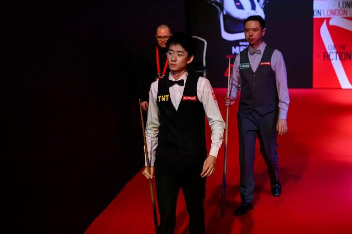 走势图-斯诺克大师赛：吴宜泽6-0横扫肖国栋，罗伯逊5-6憾负囧哥