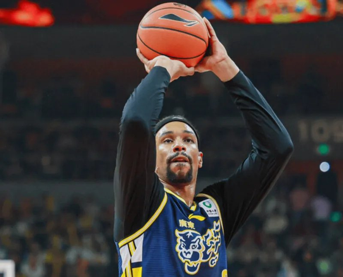 广东输辽宁遭4坏消息！三分+内线全崩，崔永熙低迷，陈家政无地位|胡明轩|杜润旺|徐杰|付豪|比赛_新浪体育_新浪新闻